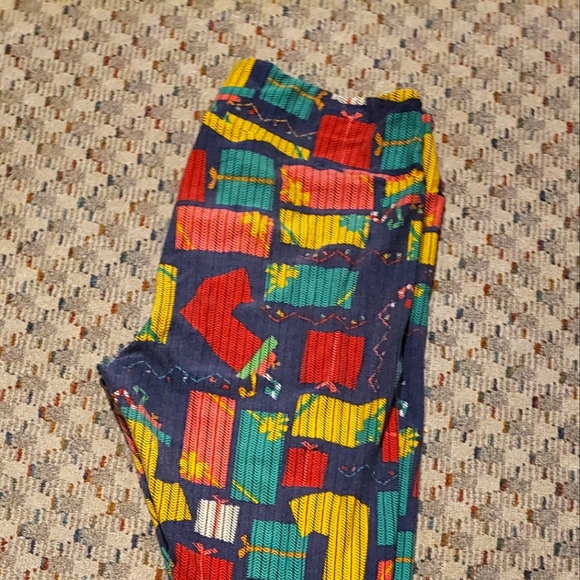 Lularoe Christmas Leggings - Picture 2 of 3